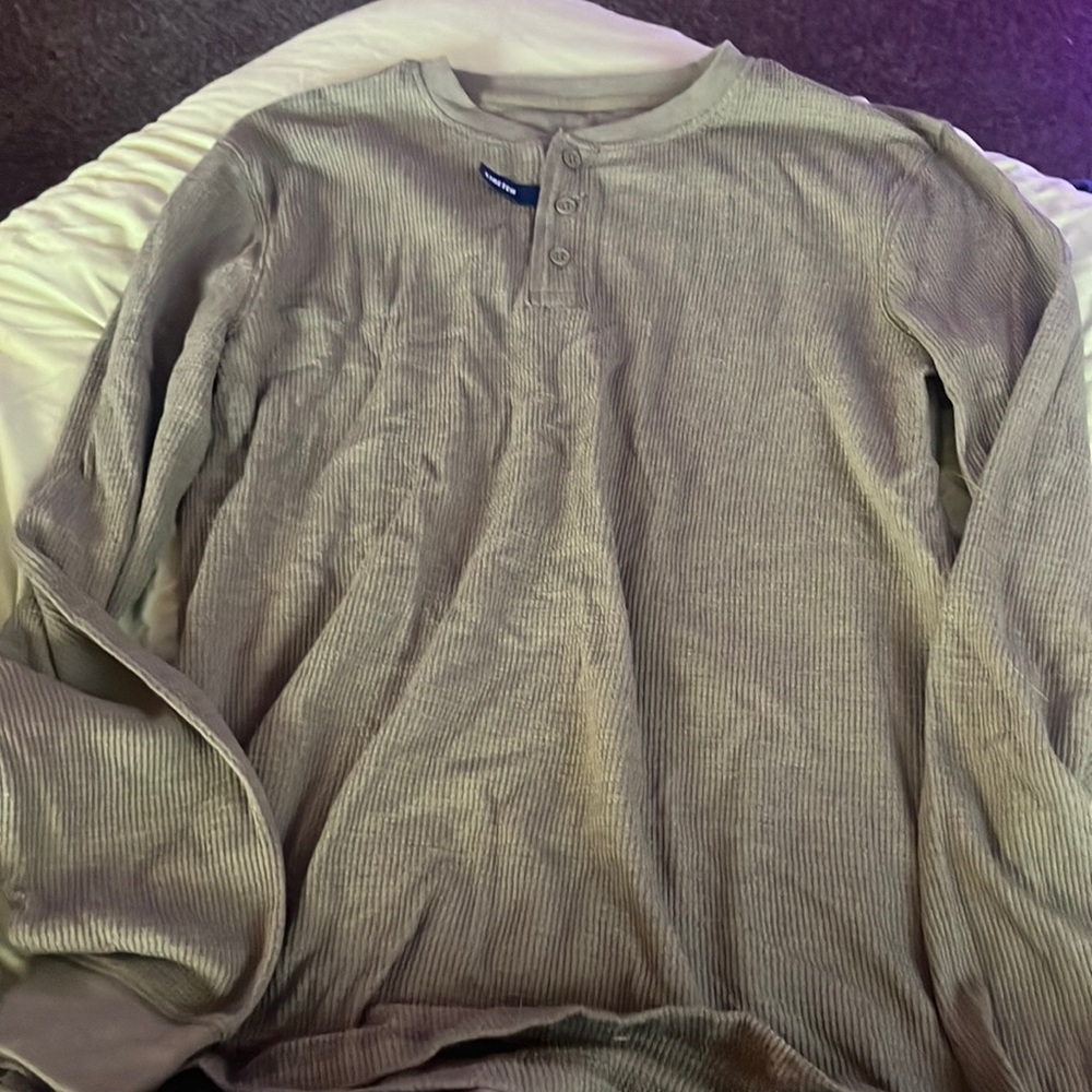 Men’s green longs sleeve t-shirt